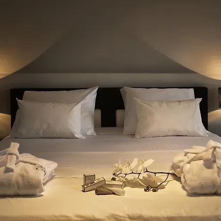 Colombe Blanche Bed & Breakfast 4*