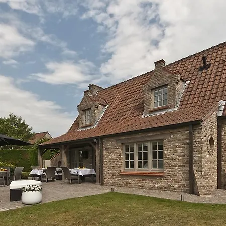 Colombe Blanche Bed & Breakfast 4*